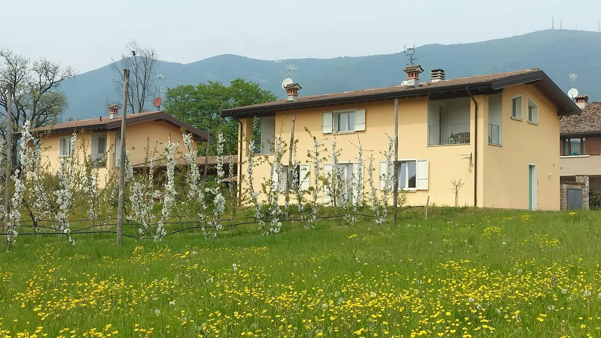 Cascina Legnago Trilocale A 6 Chilometri Da Salo' Daire Villanuova sul clisi
